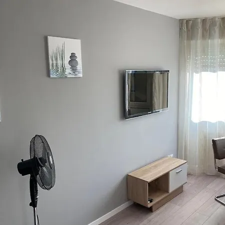 Winkler Apartment *